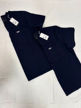 FIGS NAVY UNISEX MEDICAL SCRUB TOPS WITH CHEST POCKETS!!